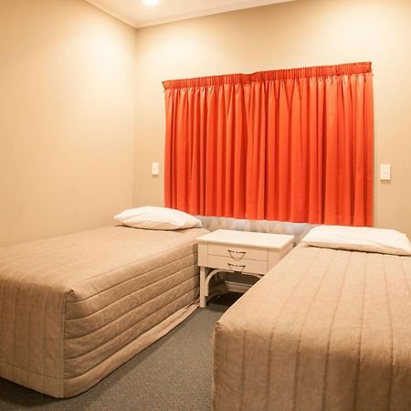 Cornwall Motor Lodge Palmerston North Bagian luar foto