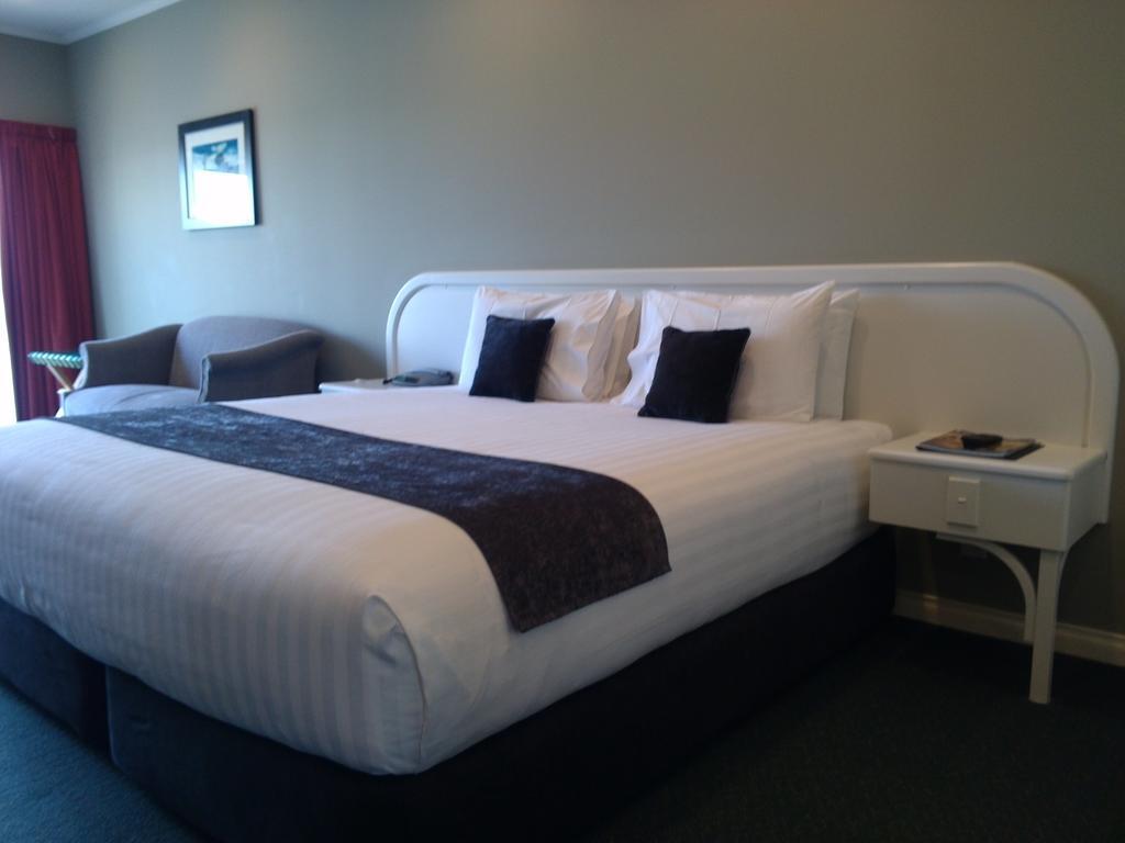 Cornwall Motor Lodge Palmerston North Bagian luar foto