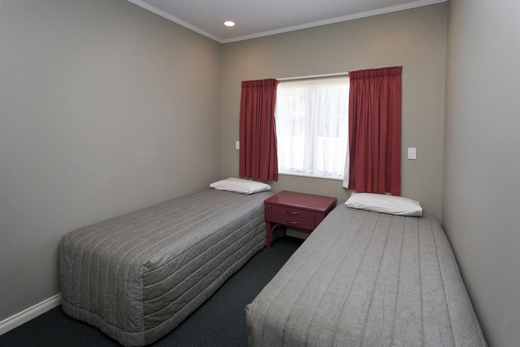 Cornwall Motor Lodge Palmerston North Bagian luar foto