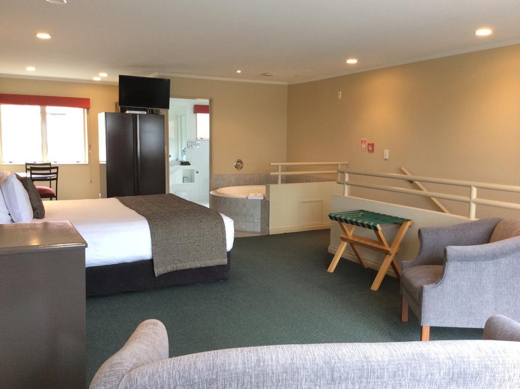 Cornwall Motor Lodge Palmerston North Bagian luar foto