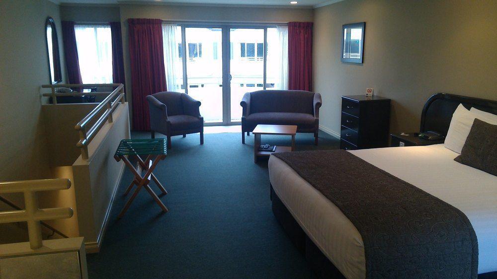 Cornwall Motor Lodge Palmerston North Bagian luar foto