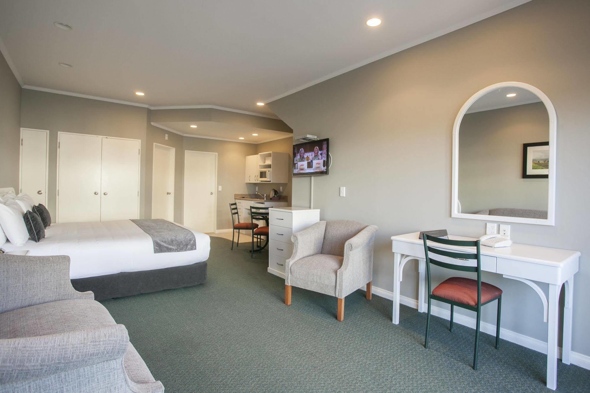 Cornwall Motor Lodge Palmerston North Bagian luar foto