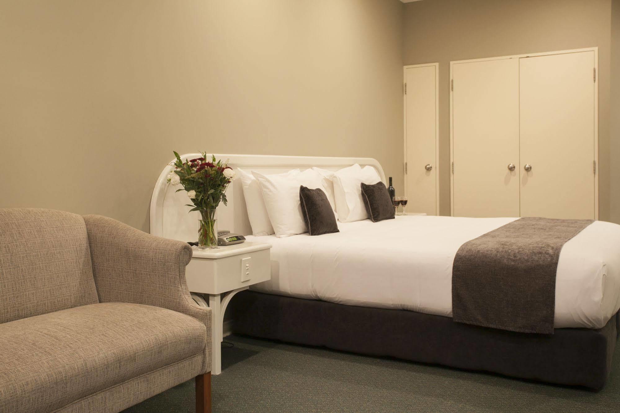 Cornwall Motor Lodge Palmerston North Bagian luar foto